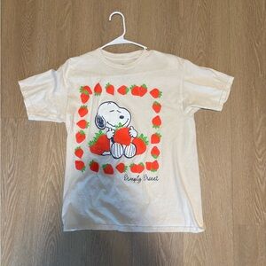 Hot Topic Cream Snoopy Strawberry Tee